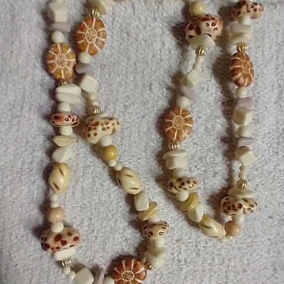 Brown white tribal ethnic African necklace - Picture 4 of 5